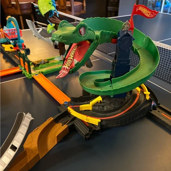 Hot Wheels City Ultimate Garage Accessory Sets - Picture 3 of 11